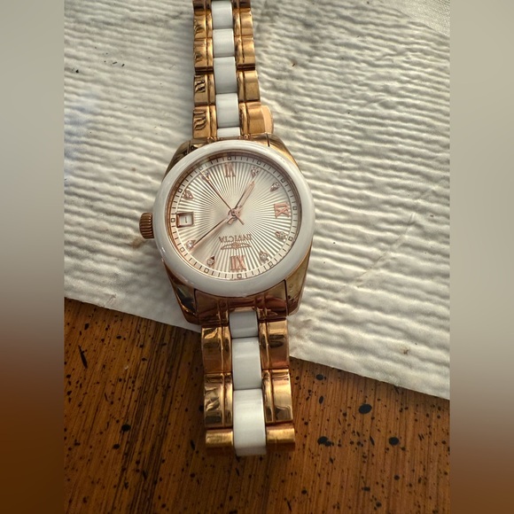 I am not using no more instant of Apple Watch. ⌚️ - Picture 2 of 5